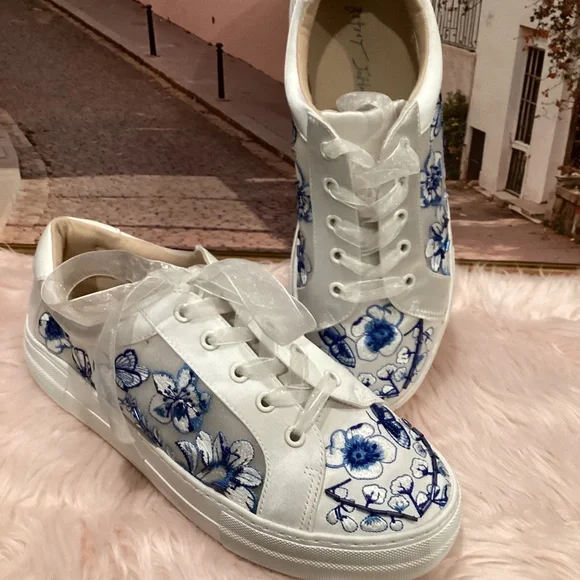 Betsey Johnson Blue and White Floral Sneakers 9M - Picture 1 of 7